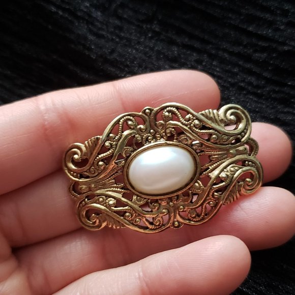 Vintage Art Deco Faux Pearl Filigree Gold Tone Brooch - Picture 1 of 7